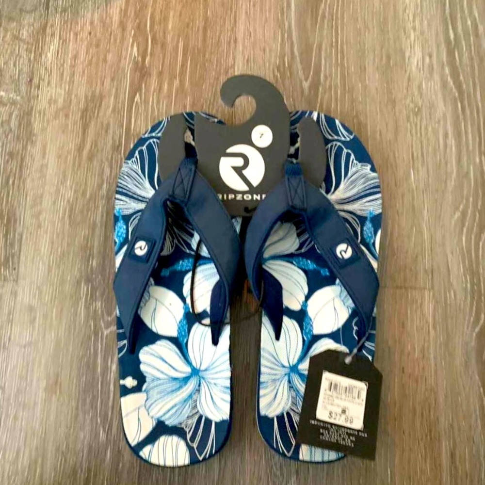 NWT Ripzone flip-flops